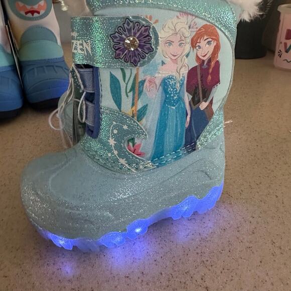 Disney Frozen light up boots - Picture 2 of 4